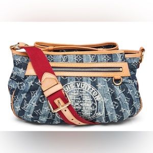 Authentic Louis Vuitton shoulder/ cross body bag